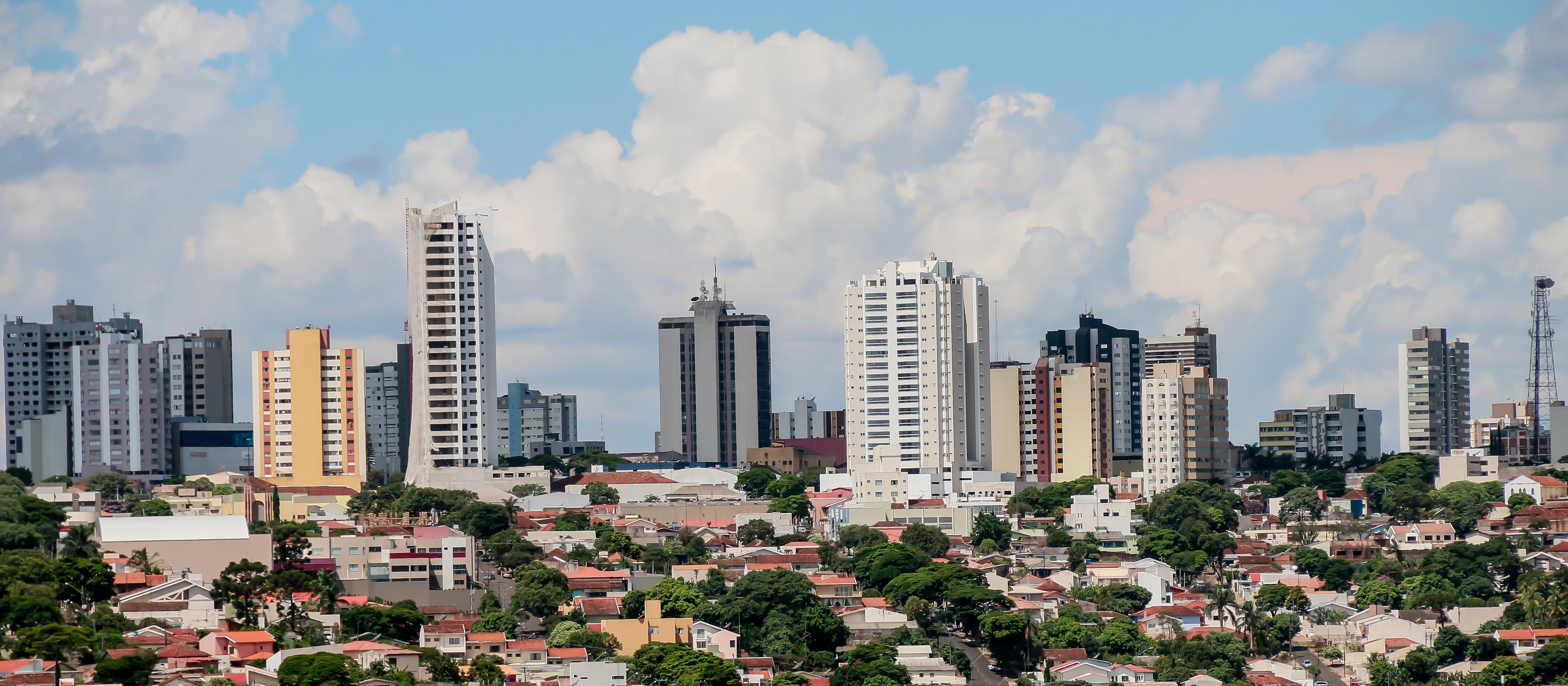 Apucarana: prefeitura distribui máscaras a consumidores de feira livre