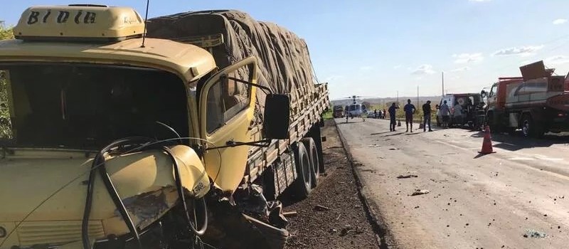 Motorista morre e passageira fica ferida em acidente na PR-463