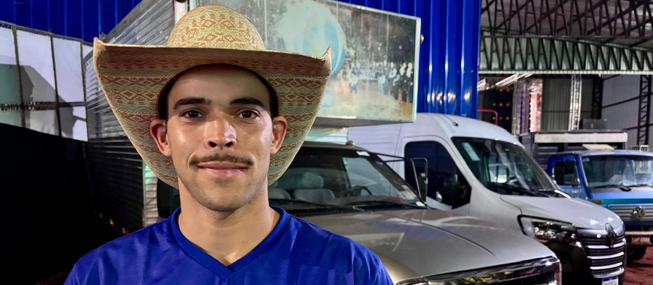 Peão de rodeio, Adbias Barros conta sua trajetória profissional