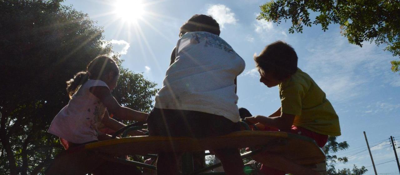 Crianças do abrigo infantil estão acomodadas em duas novas casas