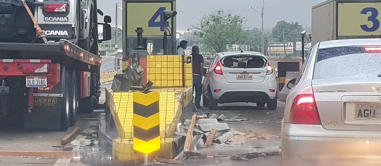 Vendaval provoca estragos na praça de pedágio de Mandaguari