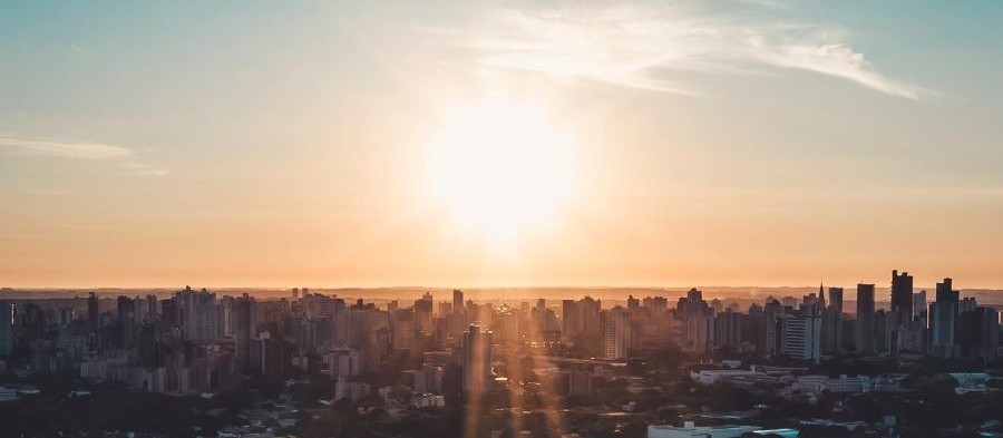 Sol entre nuvens predomina em Maringá nesta segunda-feira