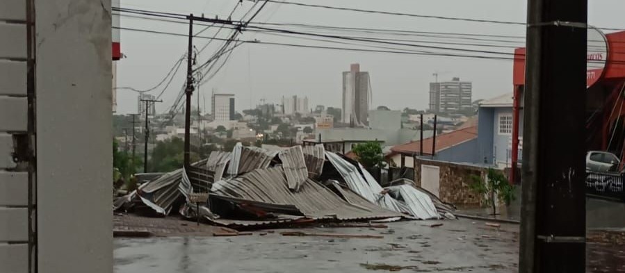 Temporal causa estragos em Cascavel e municípios do Oeste do Estado nesta quarta-feira (4)