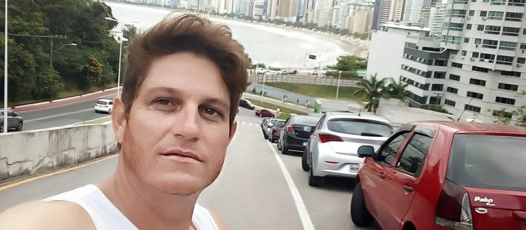 Mulher é presa suspeita pela morte de homem encontrado dentro de mala