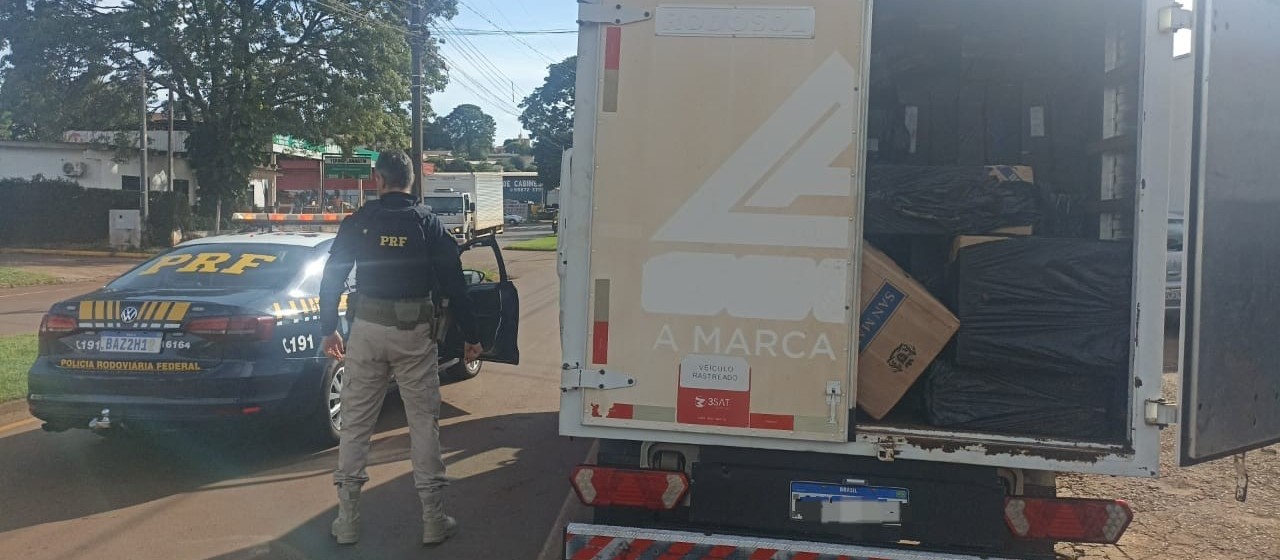 PRF apreende caminhão carregado com cigarros contrabandeados