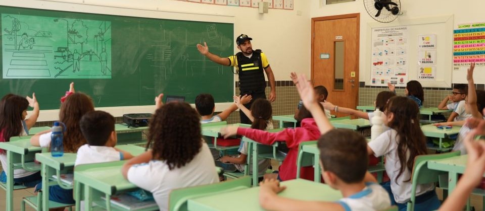 Estudantes recebem aulas de conscientização