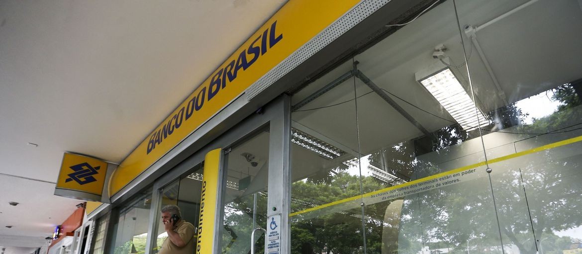 Bancos irão fechar nos dias 15 e 16 e só reabrem na quarta-feira (17) após ao meio-dia