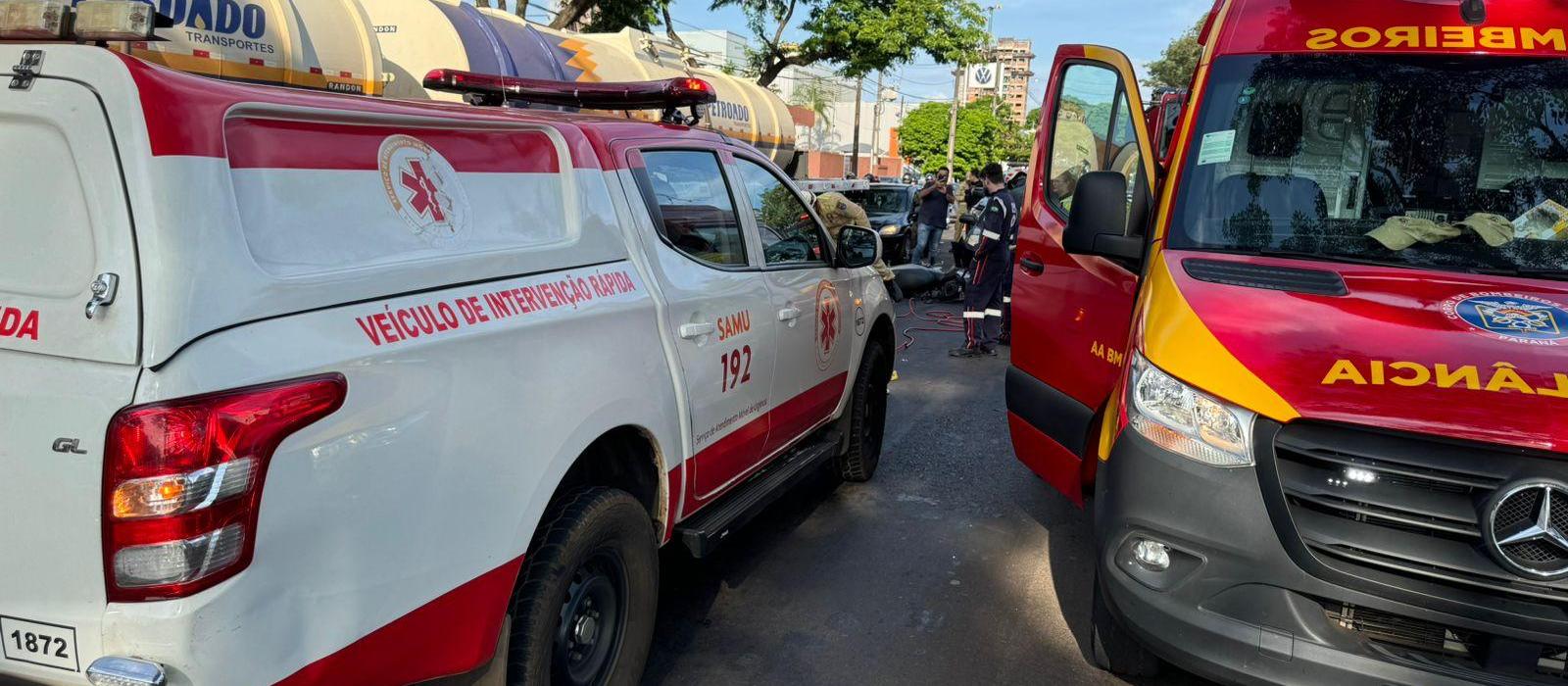 Motociclista morre após acidente envolvendo três veículos na Avenida Colombo