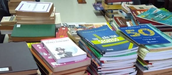 Prefeitura já arrecadou 400 livros para “Geladoteca”