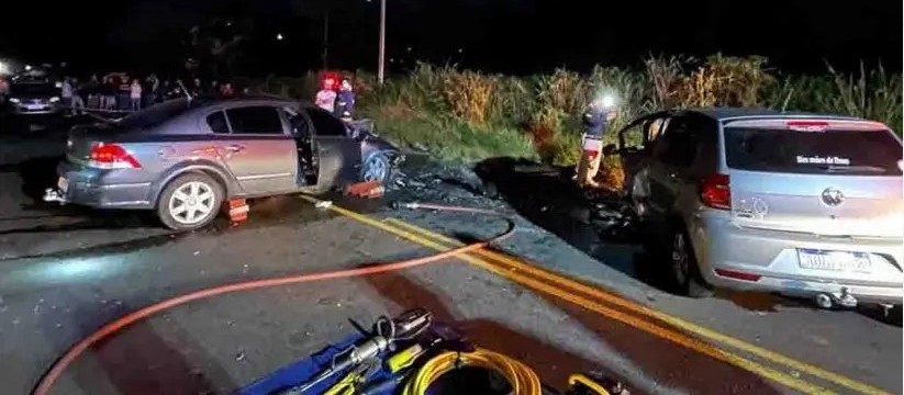 Colisão frontal deixa dois mortos em rodovia da região de Maringá