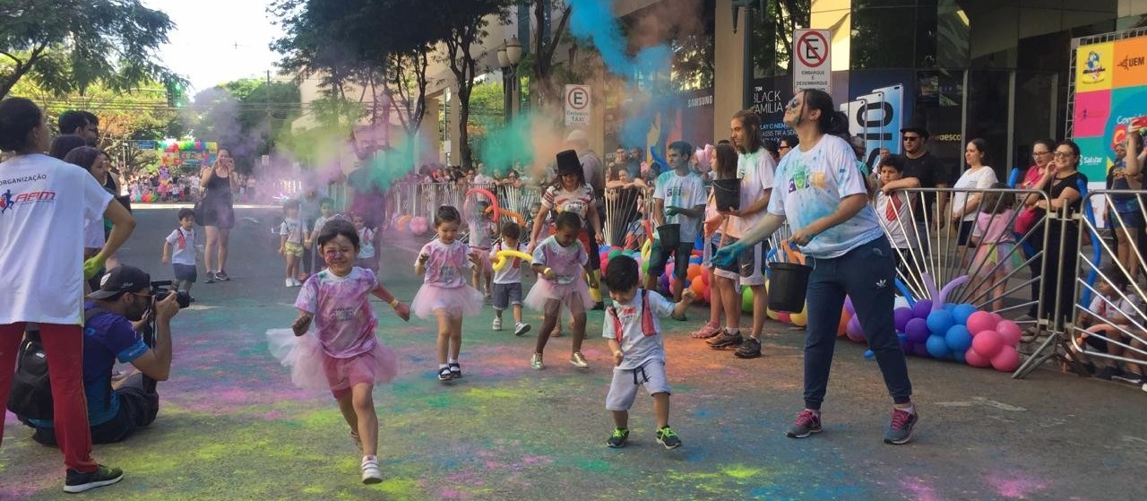 Corrida das Cores circense diverte crianças em Maringá