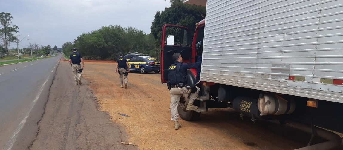 Caminhão com quase 500 mil maços de cigarros é apreendido em Astorga