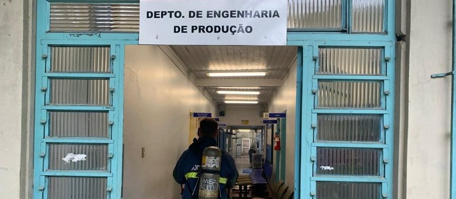 Dedetização na UEM gera alarme falso de incêndio e mobiliza bombeiros