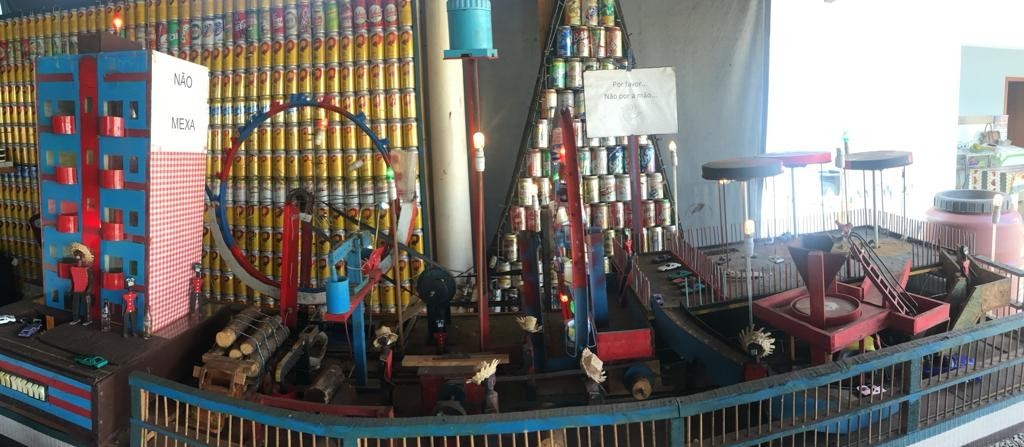 Mestre de obras aposentado passa o tempo livre produzindo maquetes