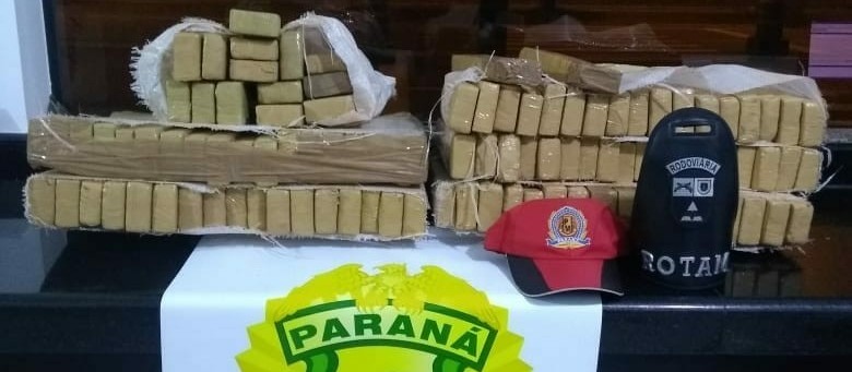 PRE apreende 71 kg de maconha em veículo na PR-323