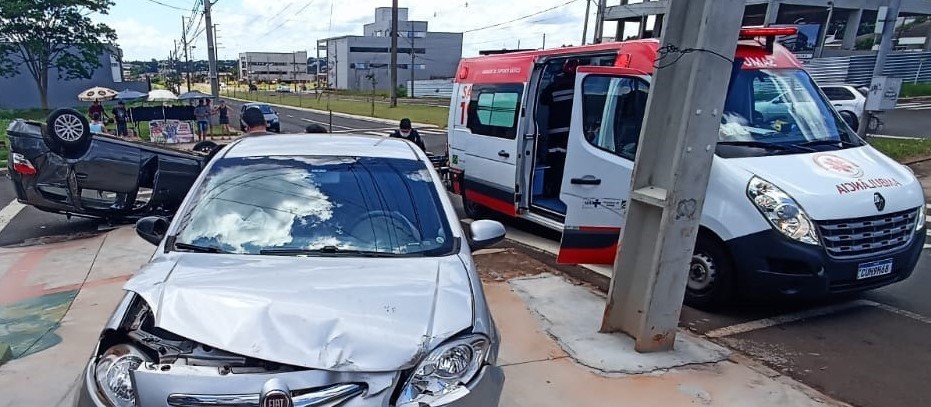 Casal de idosos fica ferido em acidente em Maringá