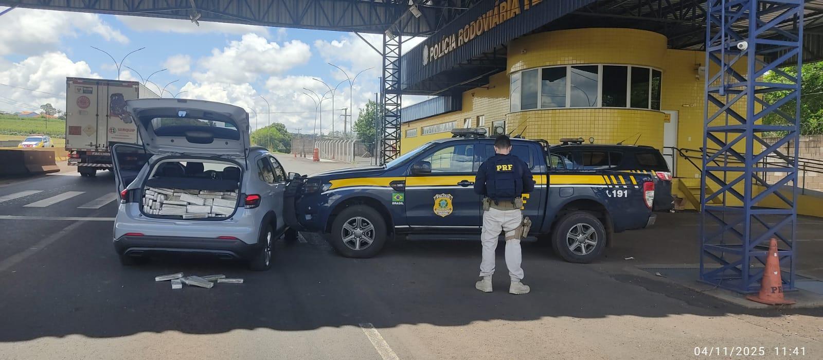Motorista joga carro sobre policial rodoviário federal para escapar da fiscalização