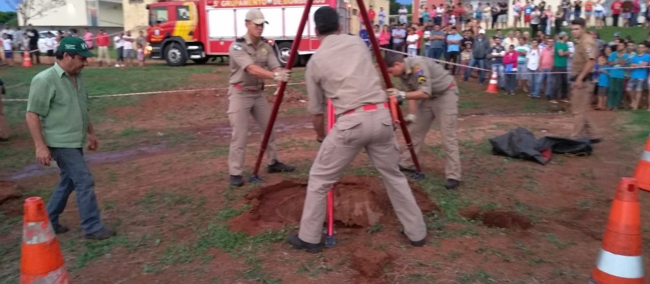 Menino de 5 anos morre após cair em fossa