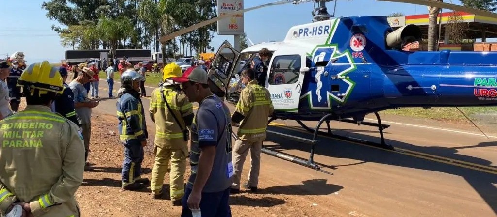 Carro para embaixo de carreta e vítima é levada em estado grave a hospital de Sarandi