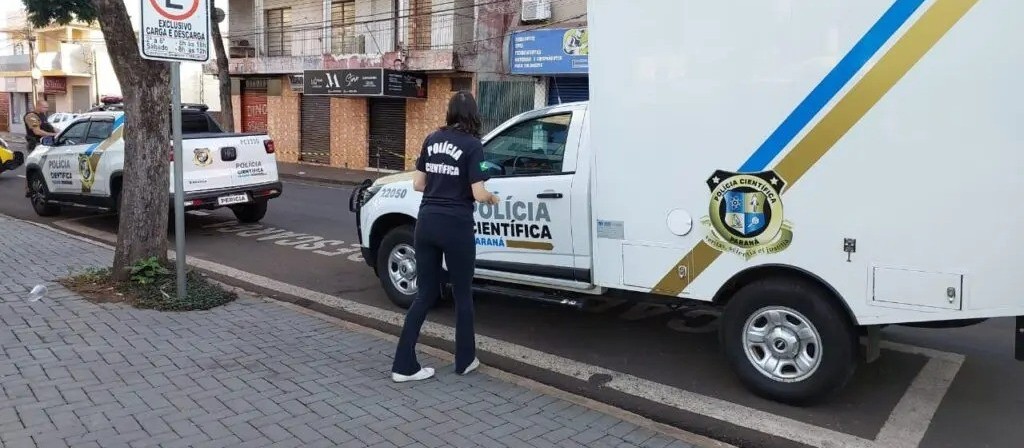 Em Sarandi, homem é assassinado e mulher baleada em saída de tabacaria