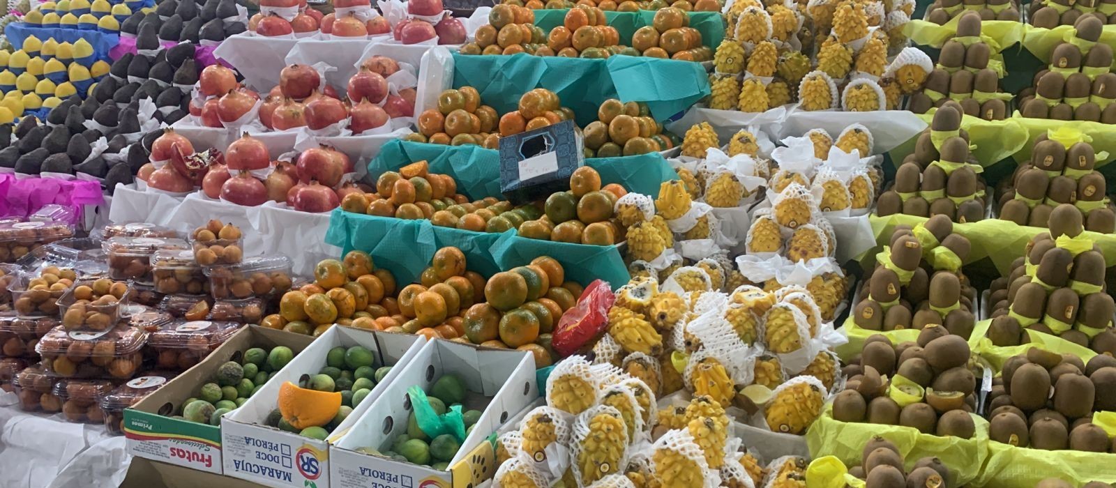 Estande de frutas exóticas garantem uma a volta ao mundo na gastronomia