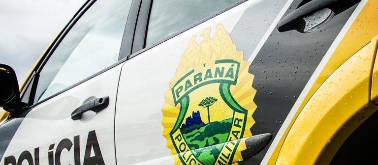 Homem procura polícia para denunciar que teve a casa invadida por uma família 