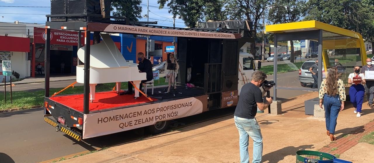 Profissionais da saúde recebem homenagem e chocolates para adocicar a Páscoa