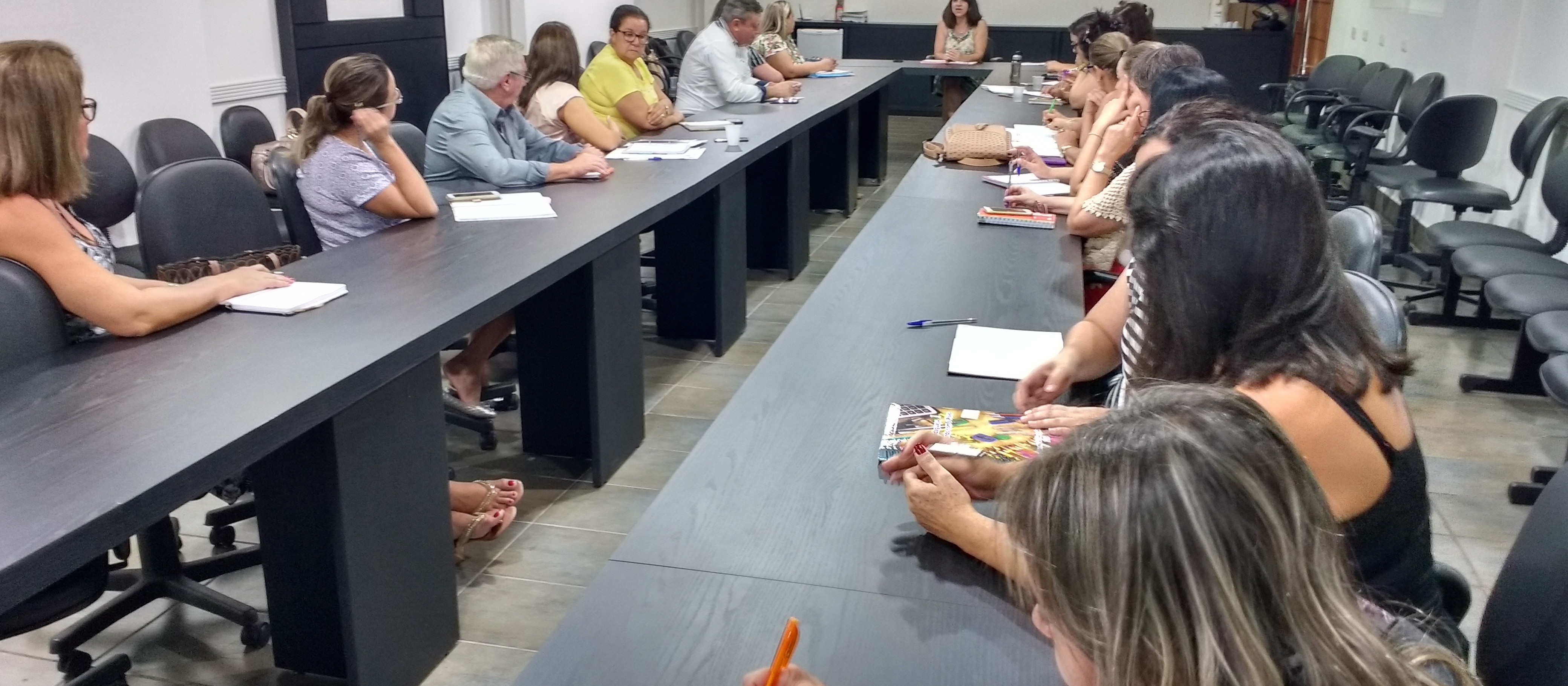 Calendário da Educação municipal é definido em reunião na Amusep