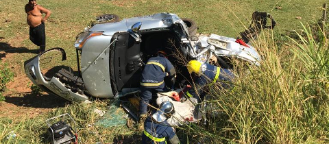 Acidente entre 3 veículos mata uma pessoa e deixa 4 feridas