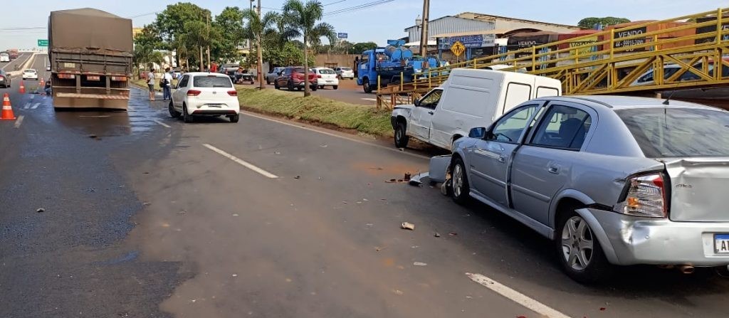 Acidentes na BR-376, entre Maringá e Sarandi, deixam trânsito congestionado