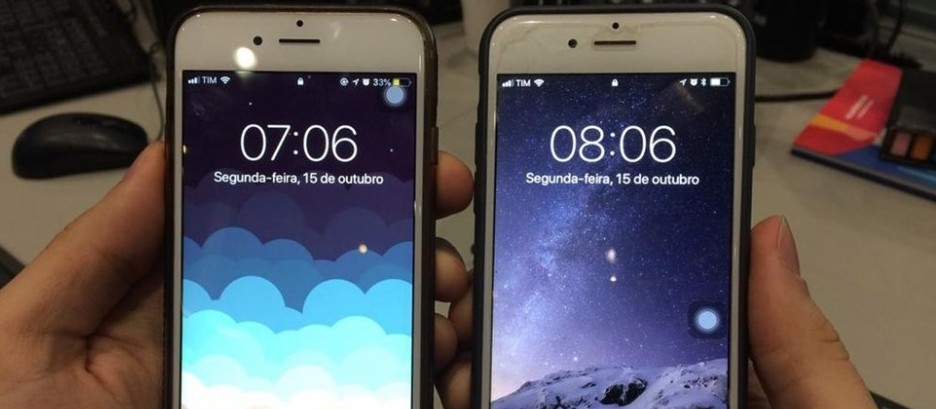 Mais uma vez, celulares adiantam relógio em uma hora