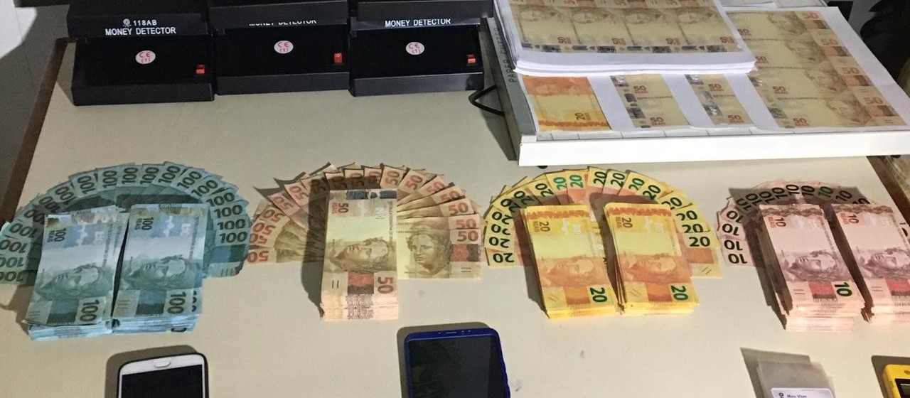 Rapaz de 20 anos é preso com 50 mil reais em notas falsas