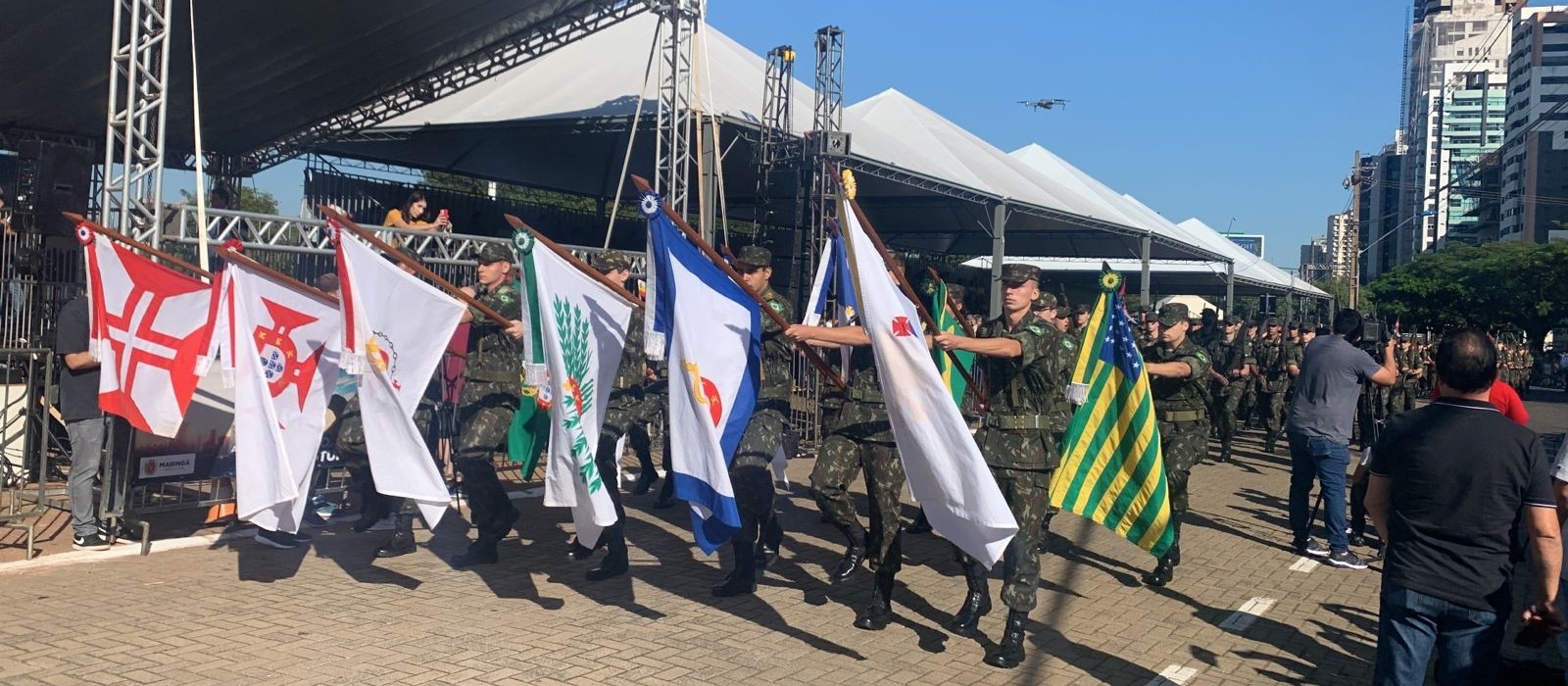 Maringá celebra 75 anos com desfile em frente à Catedral