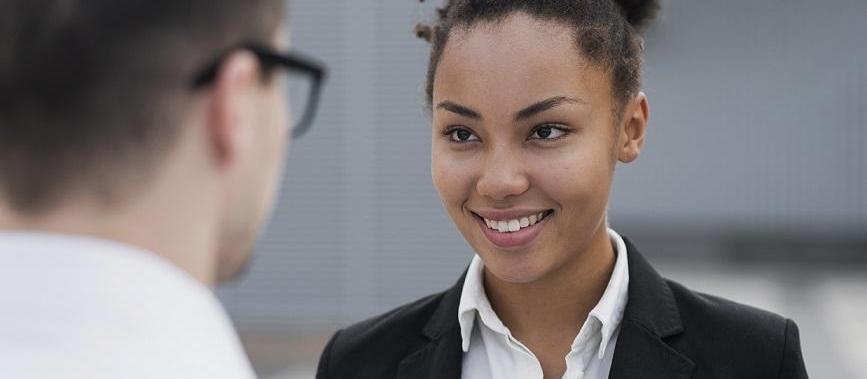 Especialista dá orientações para se preparar para entrevistas de emprego