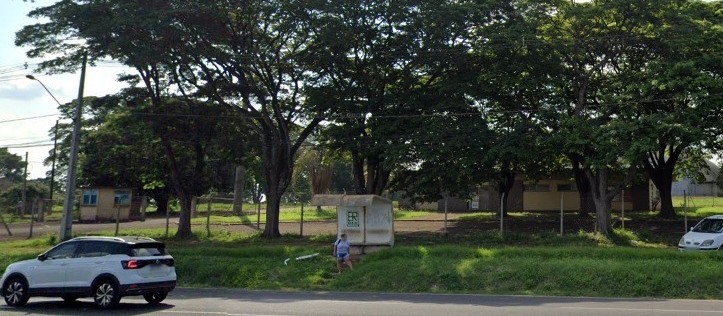 Ouvinte reclama de falta de iluminação em ponto de ônibus na PR-317