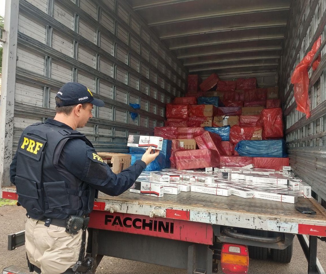 Quase cinco toneladas de maconha foram apreendidas pela PRF no norte do Paraná