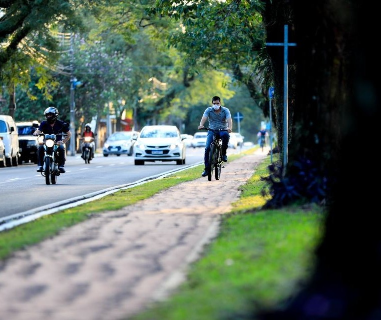 Bikes precisam de segurança e respeito, mas também respeitar