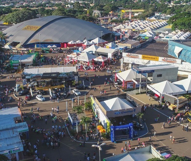 Expoingá tem portões abertos nesta segunda-feira