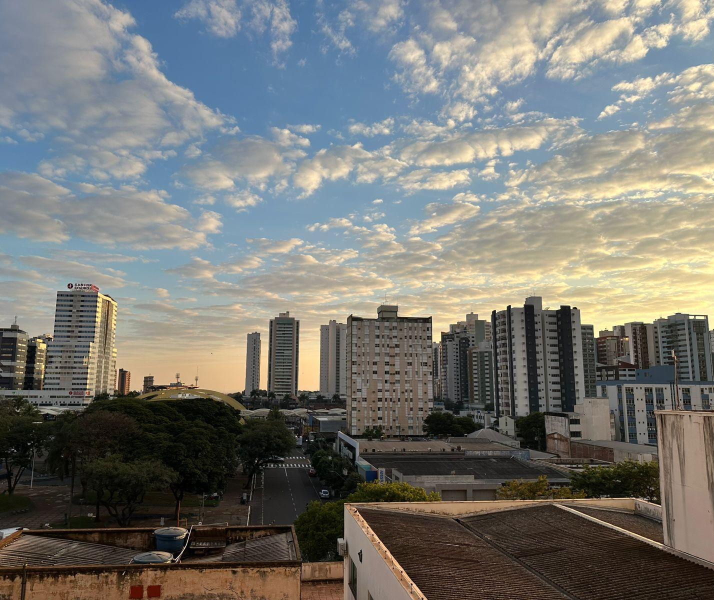 Tempo segue estável em Maringá nesta sexta (11); fim de semana também será sem chuva