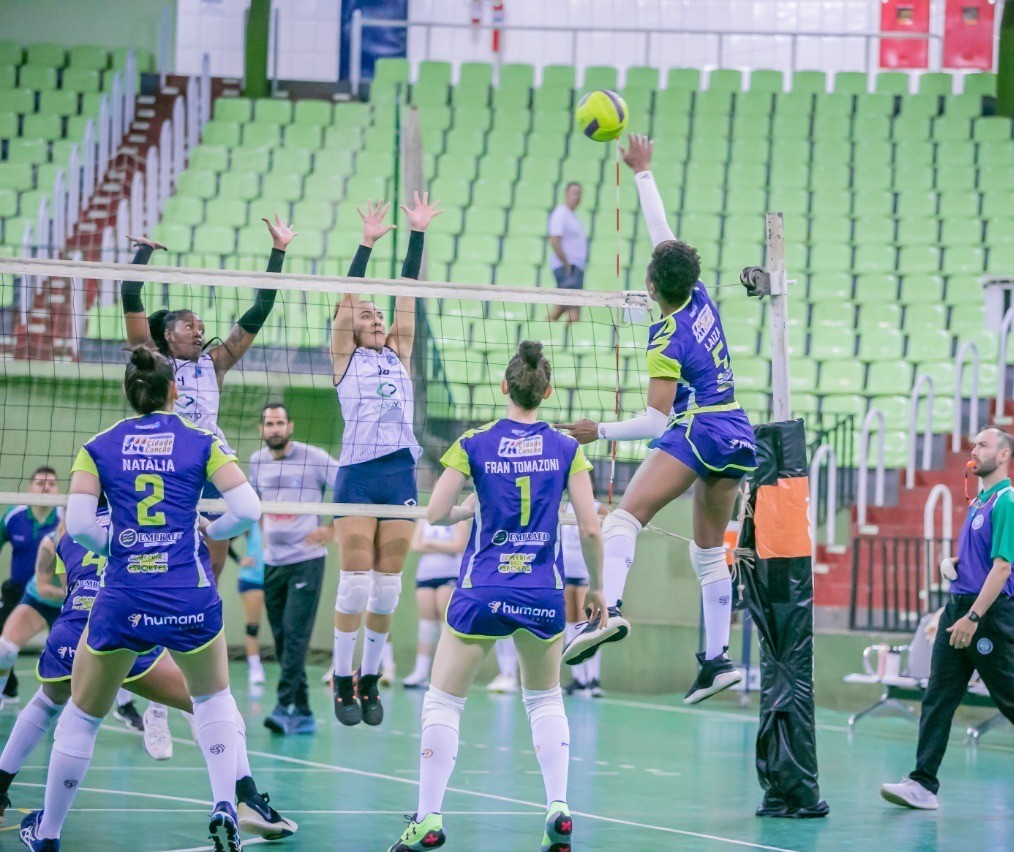 Unilife Maringá enfrenta Praia Clube na Superliga Feminina de Vôlei