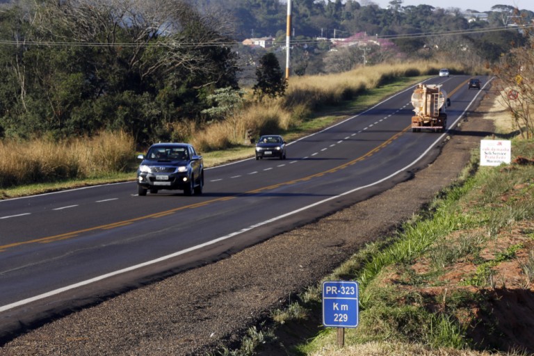 Falha na sinalização assusta motoristas na PR-323