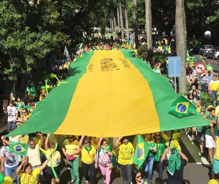 Atos pró-Bolsonaro em Maringá reúnem milhares de pessoas