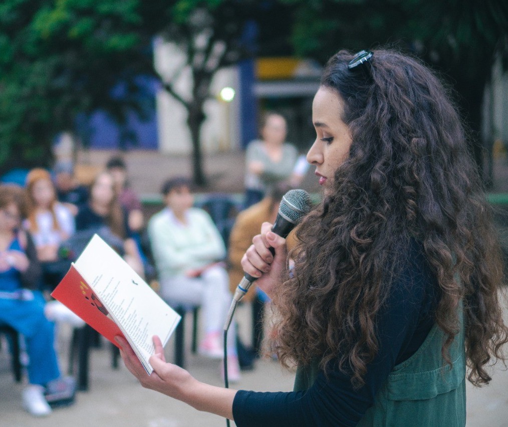 Você já ouviu falar em competição de poesia? 