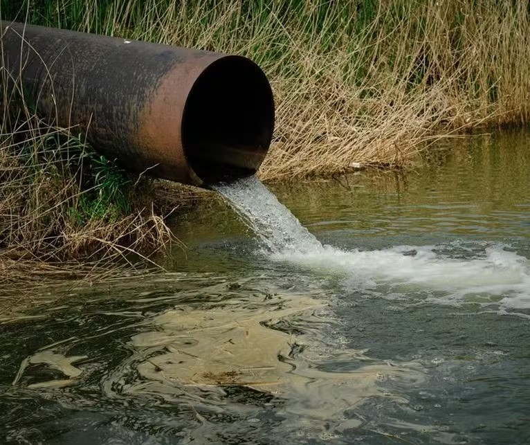 Algumas regiões de Maringá ainda não têm rede de esgoto