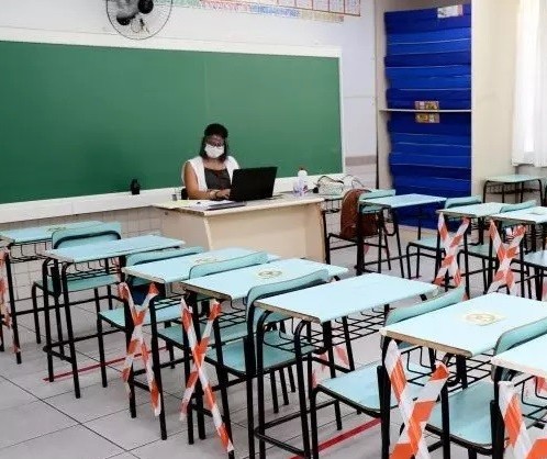 Servidores decidem que retorno às aulas presenciais só em setembro