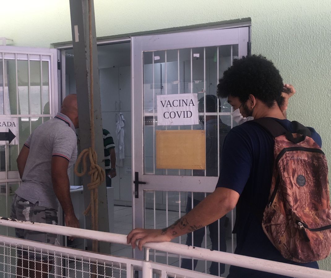 Maringá aplica 3ª dose da vacina contra a Covid-19 na população com 18 anos ou mais