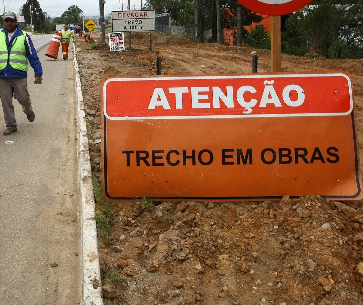 Obras públicas paralisadas somam R$ 17 mi