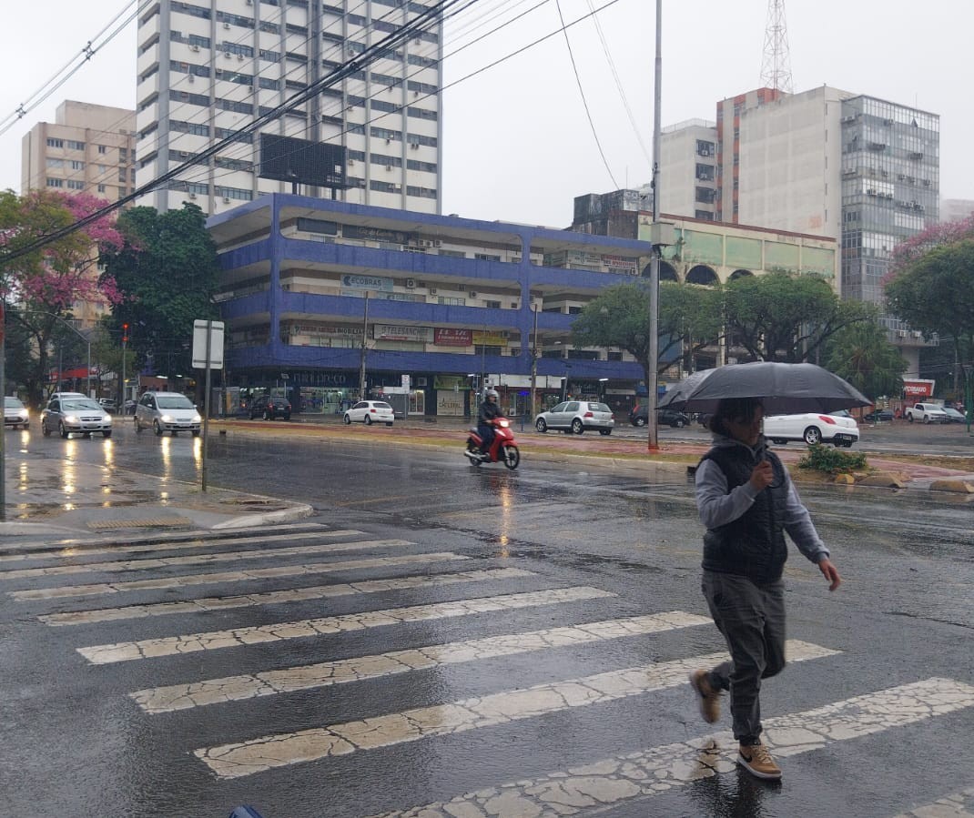 Depois de 40 dias de seca, a chuva volta e promete ficar a semana inteira