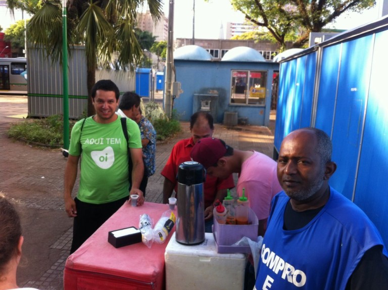 Vendedores ambulantes, em Maringá,  querem permissão para trabalhar