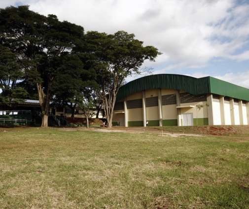 Pais querem saber quando ensino presencial será retomado em escola atingida por temporal